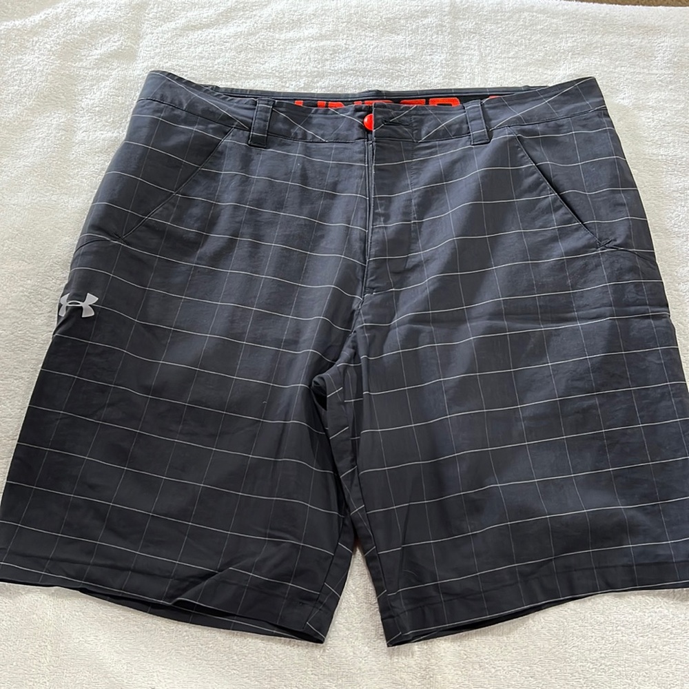 Men Large Under Armour shorts